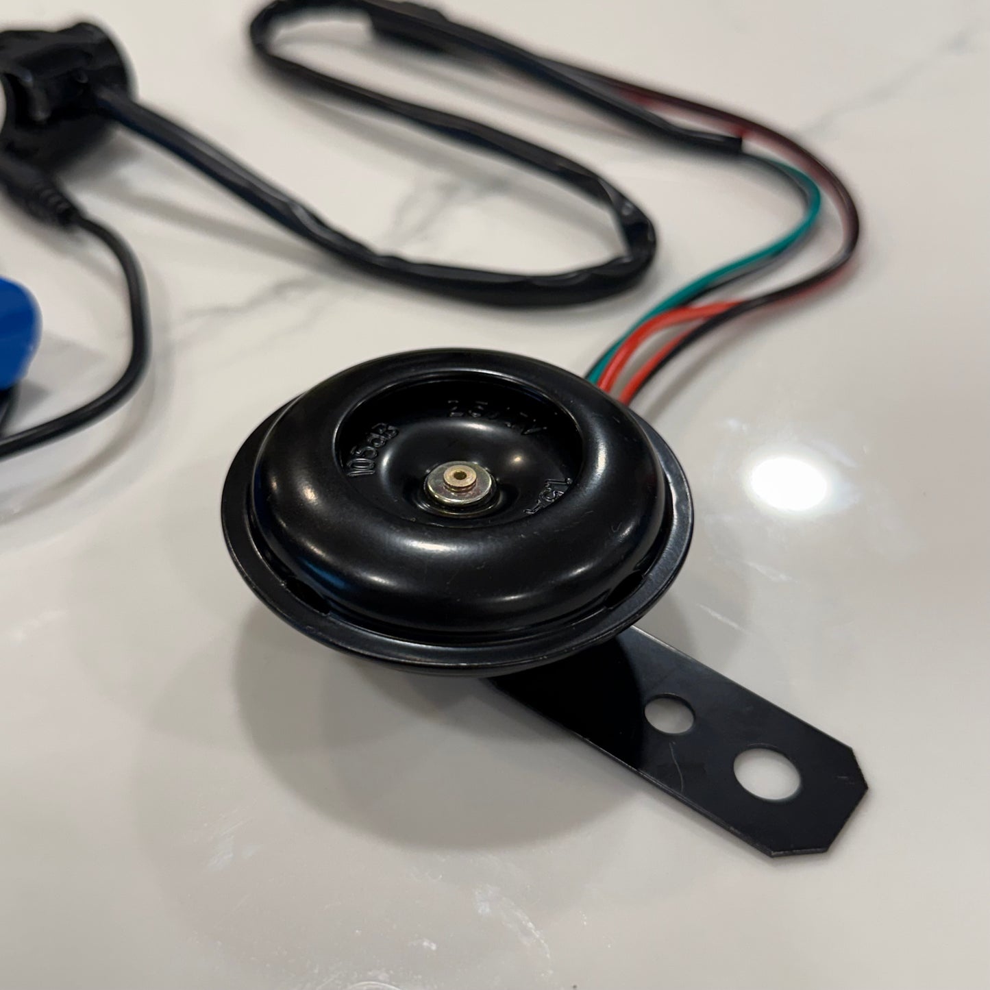 Battery powered horn w/ switch